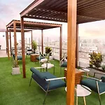 Hermosa habitación privada en edificio de estreno frente al metro